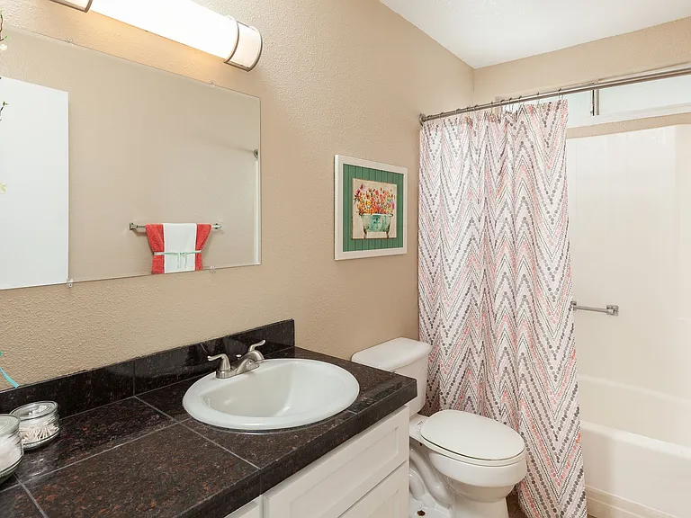 Campus Court Apartments — Photo 7