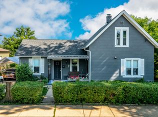 484 Hickory Pl, Elgin, IL 60120