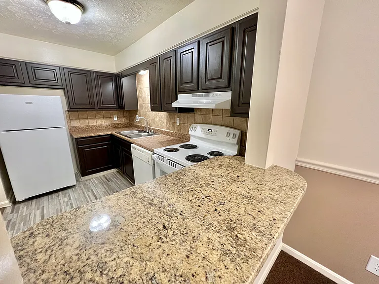 Countrybrook Apartments — Photo 30