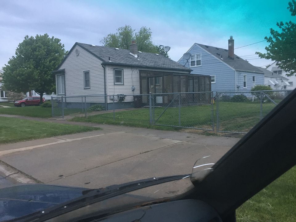2nd image of 13083 Castle St