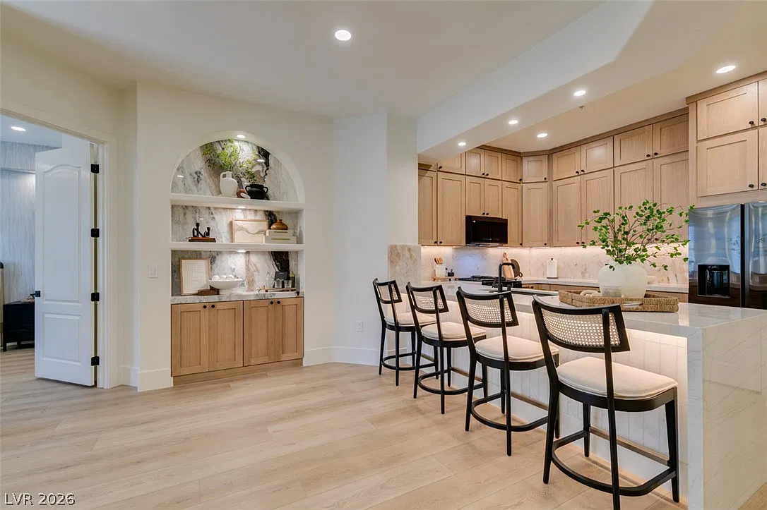 2 bed, 2.0 bath, 1273 sqft, $2,500 — Photo 2