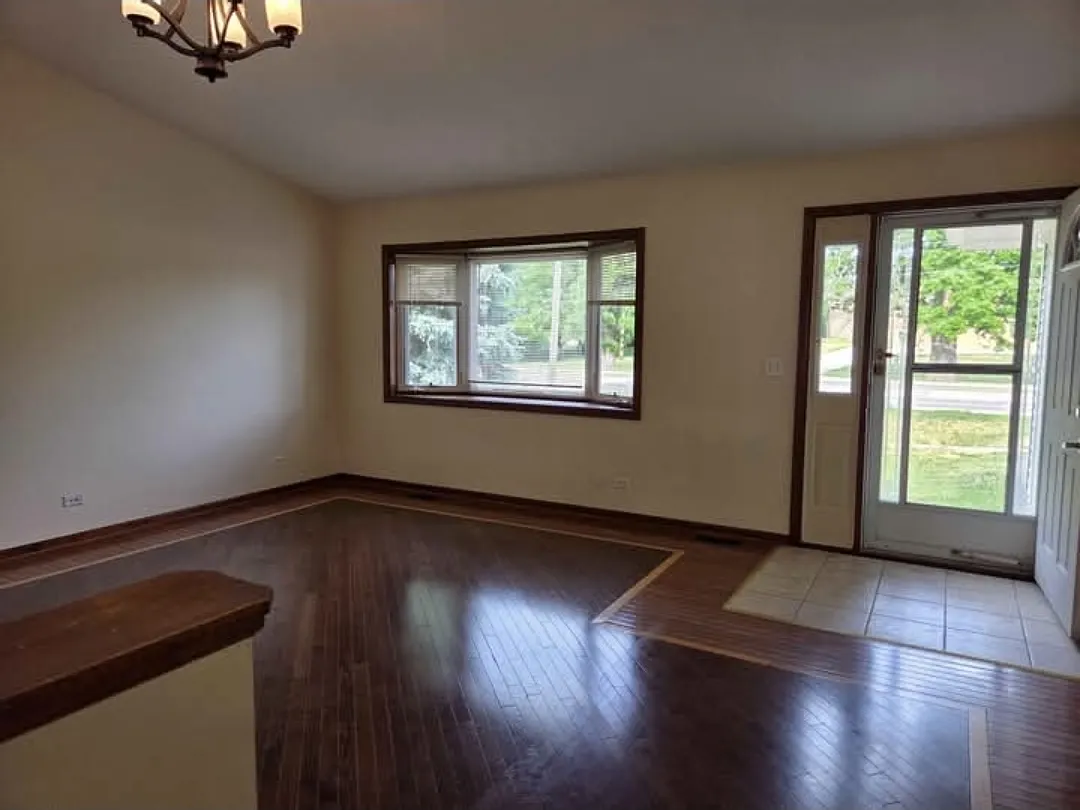 2 bed, 1200 sqft, $1,900 — Photo 3