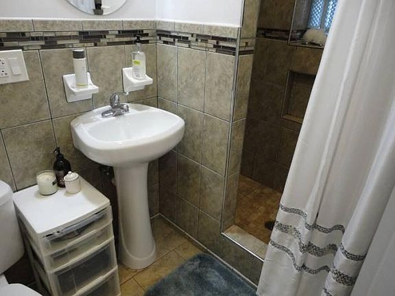 4th image of 2836 N Francisco Ave APT 3A