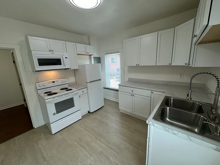 1111 Laurel St #2 — Photo 5