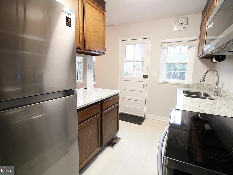 3339 S Stafford St — Photo 8