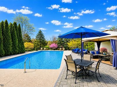 1 DEMOTT DR, Whitehouse Station, NJ, 08889