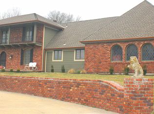 1075 S Wyckford Rd, Olathe, KS 66061