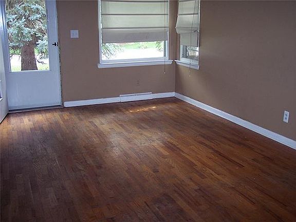 3rd image of 1653 E Melrose Ave