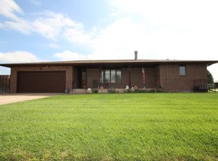 2804 Fleming St, Garden City, KS 67846