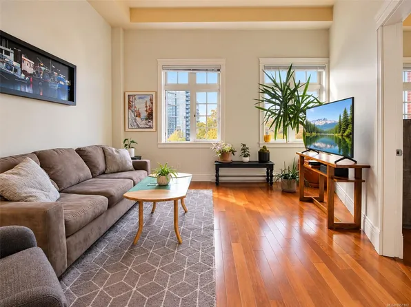 1602 Quadra St #407, Victoria, BC V8W 2L4