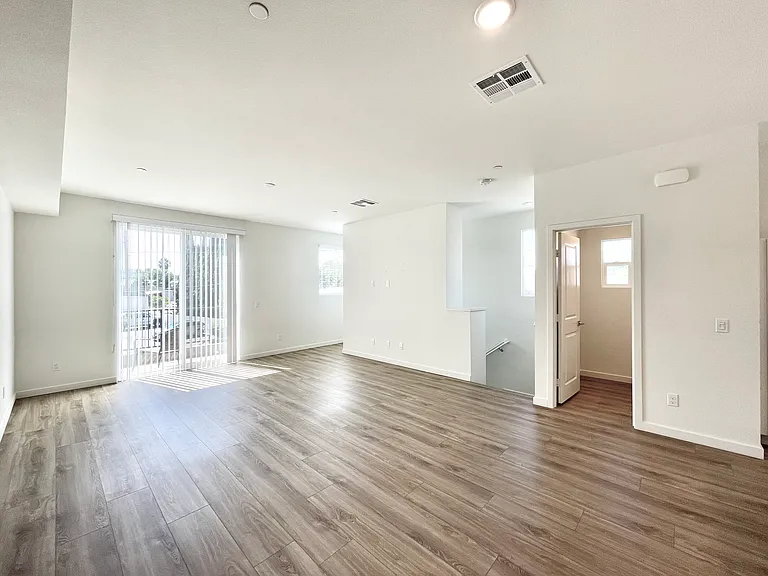 9319 E Heaney Cir — Photo 6