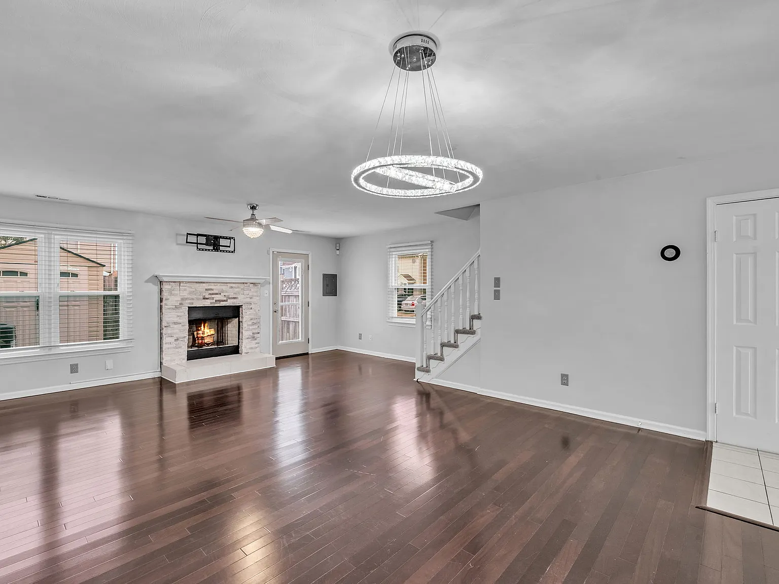3 bed, 2.5 bath, 1480 sqft, $2,350 — Photo 3