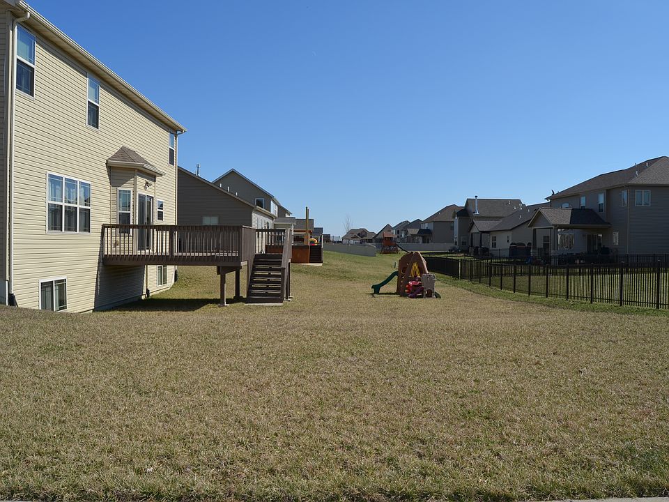 2nd image of 119 Oakshire Dr W