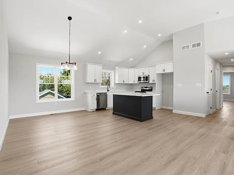 2905 Roosevelt St — Photo 18