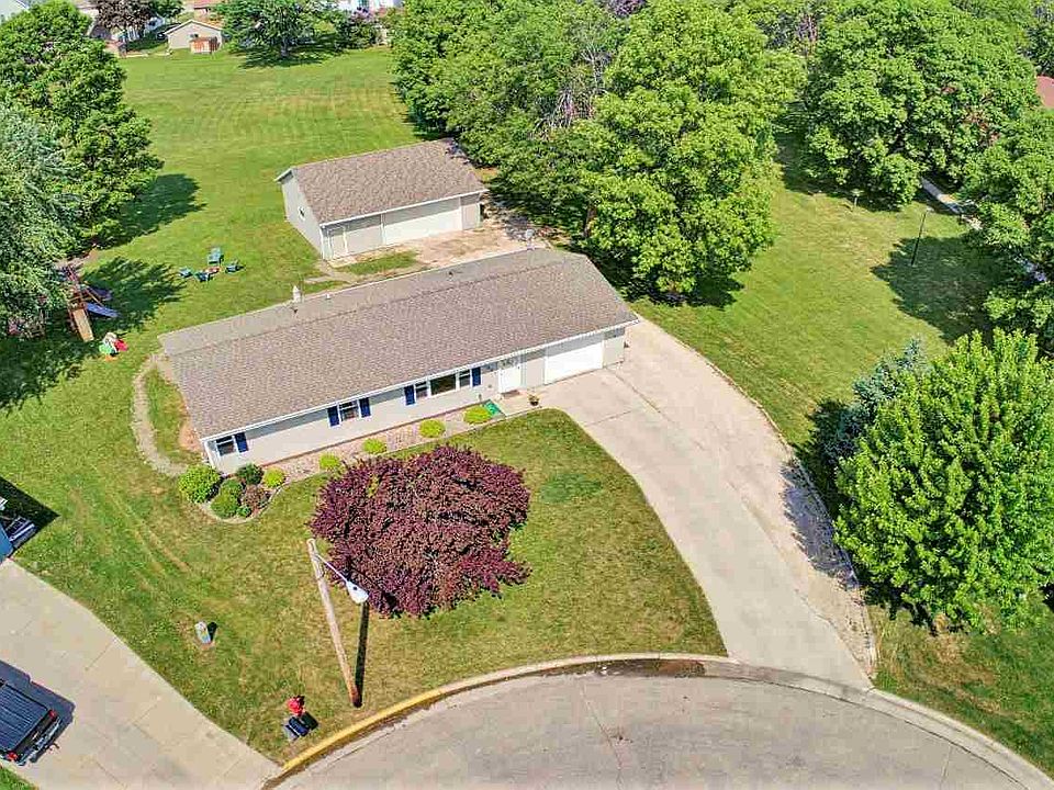 1st image of 300 Janet Ct