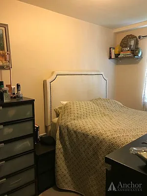 Rented by Anchor Associates | media 16