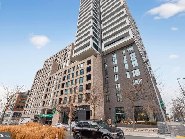 1650 Silver Hill Dr #1003, McLean, VA 22102