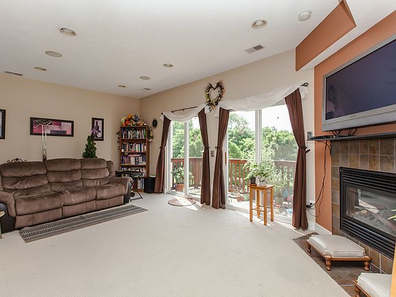 5th image of 271 S Eastowne Dr