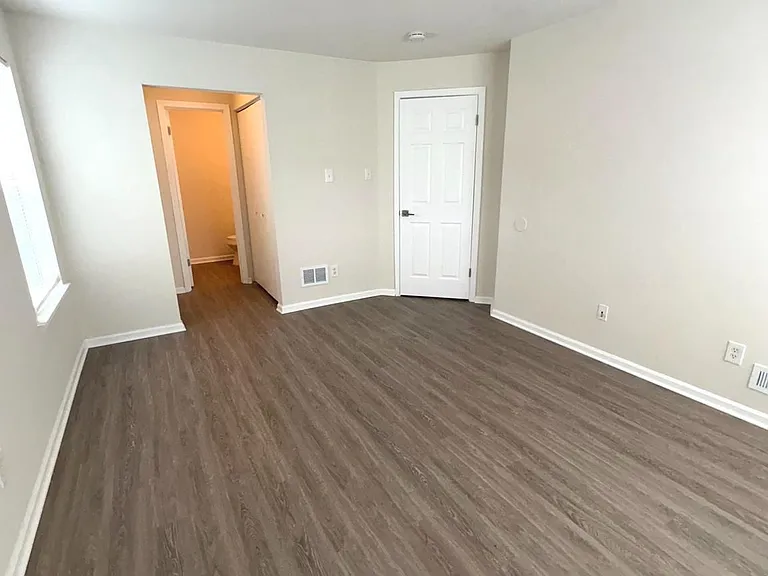 221B Highland Blvd — Photo 11
