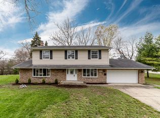 2781 Canterbury Dr, Northbrook, IL 60062