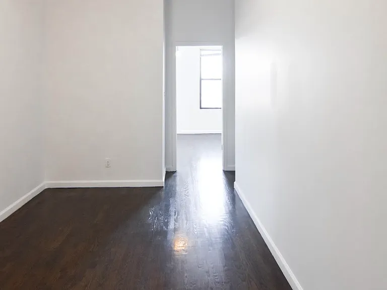 955 Grand St #3R — Photo 12