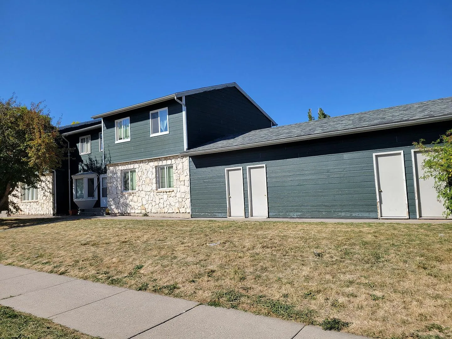 4 Bedroom, 2.5 Bathroom Townhouse, Close to MSU — Photo 3