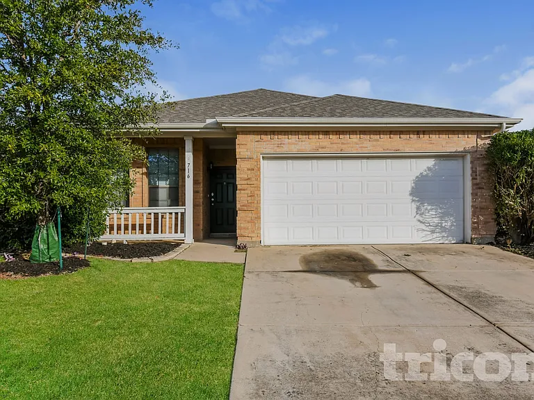 716 Kentucky Derby Ln — Photo 1