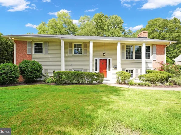 2504 Stirrup Ln, Alexandria, VA 22308