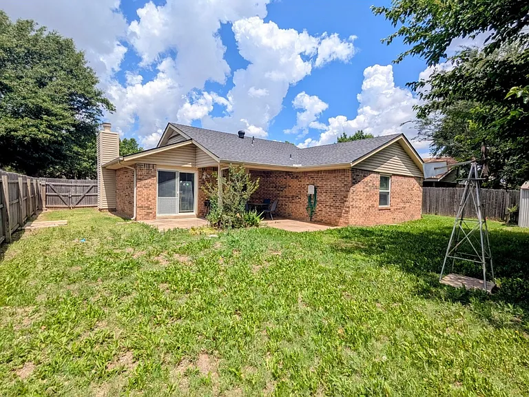 3512 Tiffany Dr — Photo 2