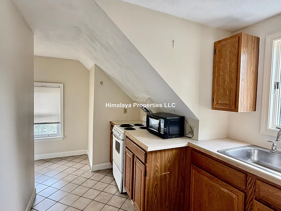 29 Capen St #3