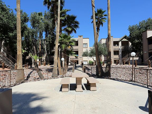 4th image of 4937 W Myrtle Ave APT 313