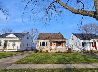 152 Highland Ave, Clawson, MI 48017