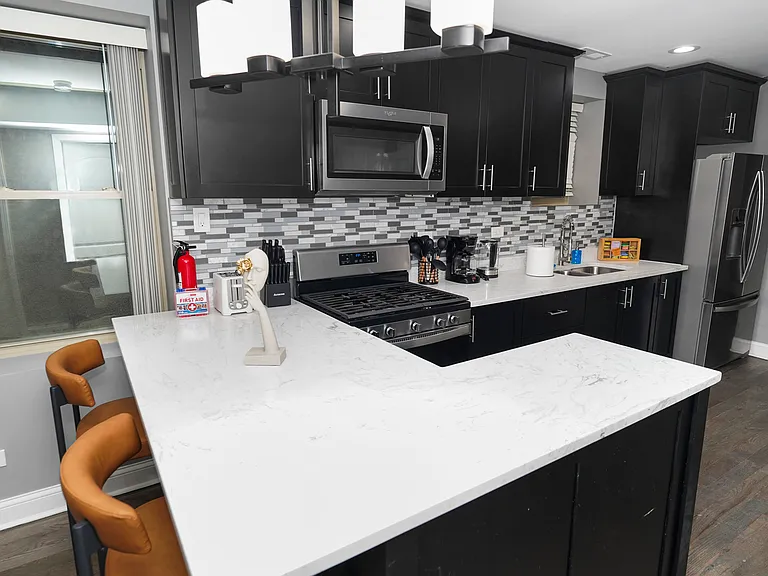 321 S Richmond St #1 — Photo 7