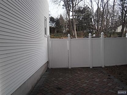 3rd image of 613 Grand Ave