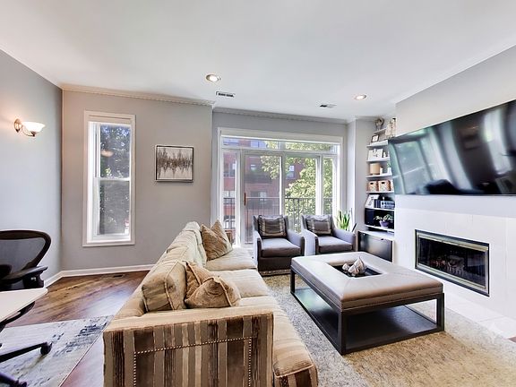 2nd image of 1732 W Diversey Pkwy #2W