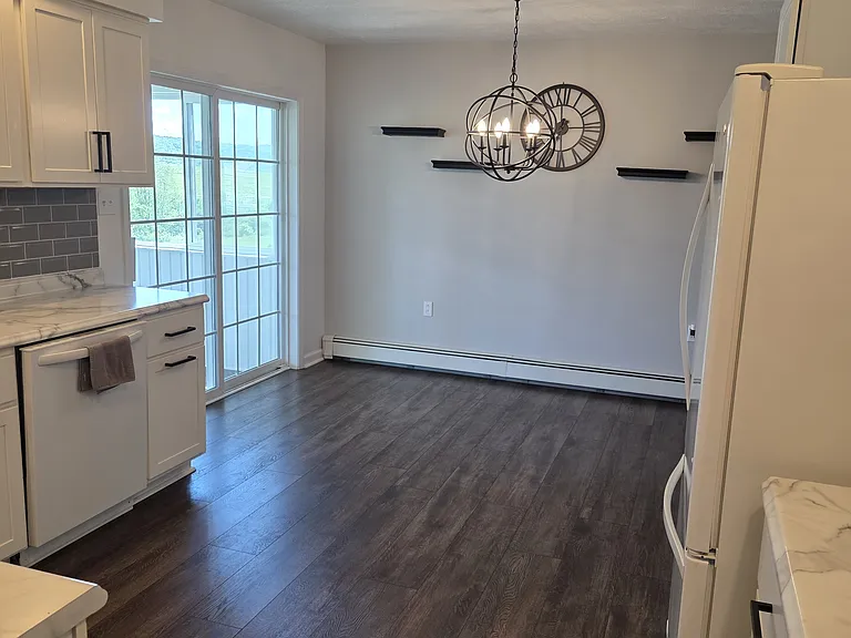 Manor Dr — Photo 12