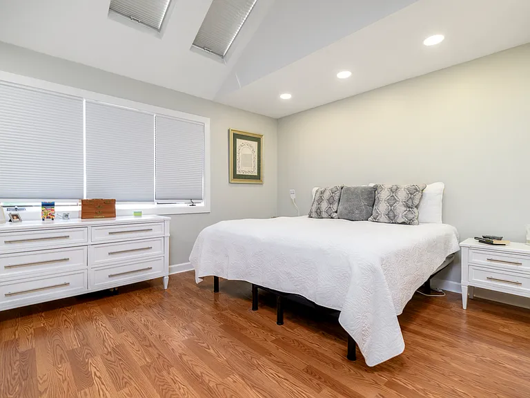 566 Newfield Ave #14 — Photo 11