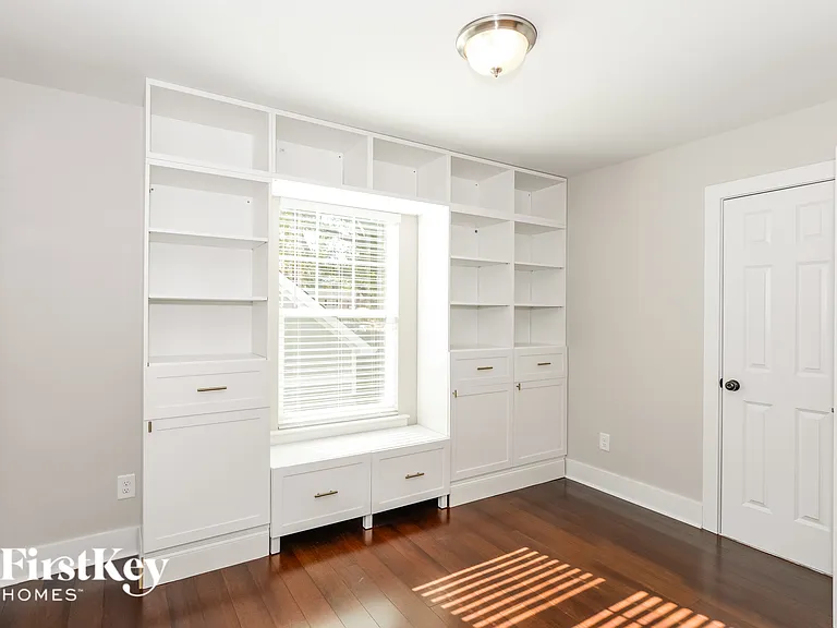 1717 Dallas Ave — Photo 11