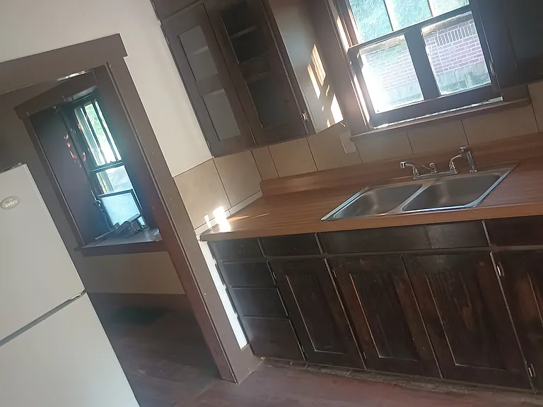 833 SW Orleans St — Photo 3