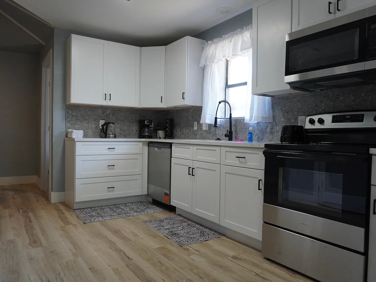 3 bed, 1883 sqft, $3,000 — Photo 3