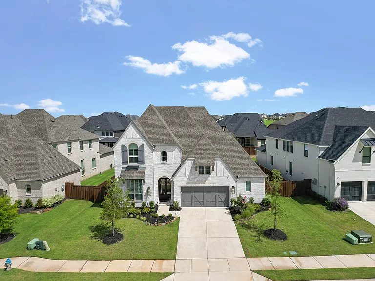 2630 Starwood Dr — Photo 4