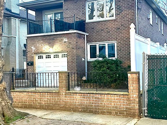 2nd image of 323 Burbank Ave