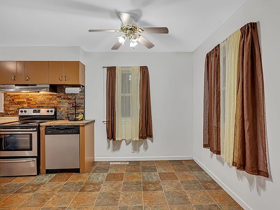 4th image of 1020 Becker Ave SE