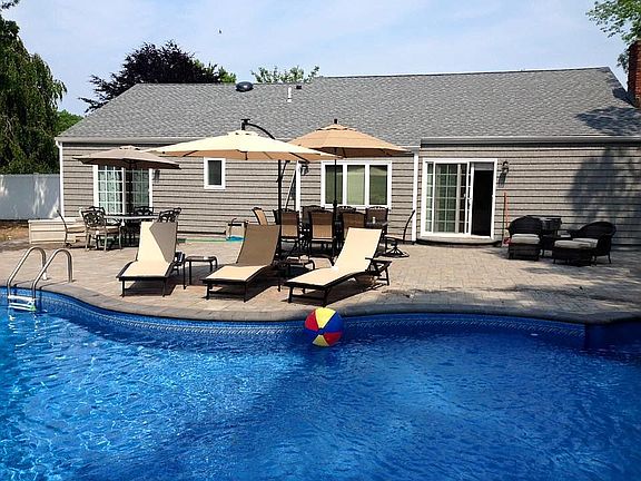 4th image of 54 Glenmere Ln