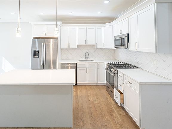 4th image of 41 Fairbanks St #3