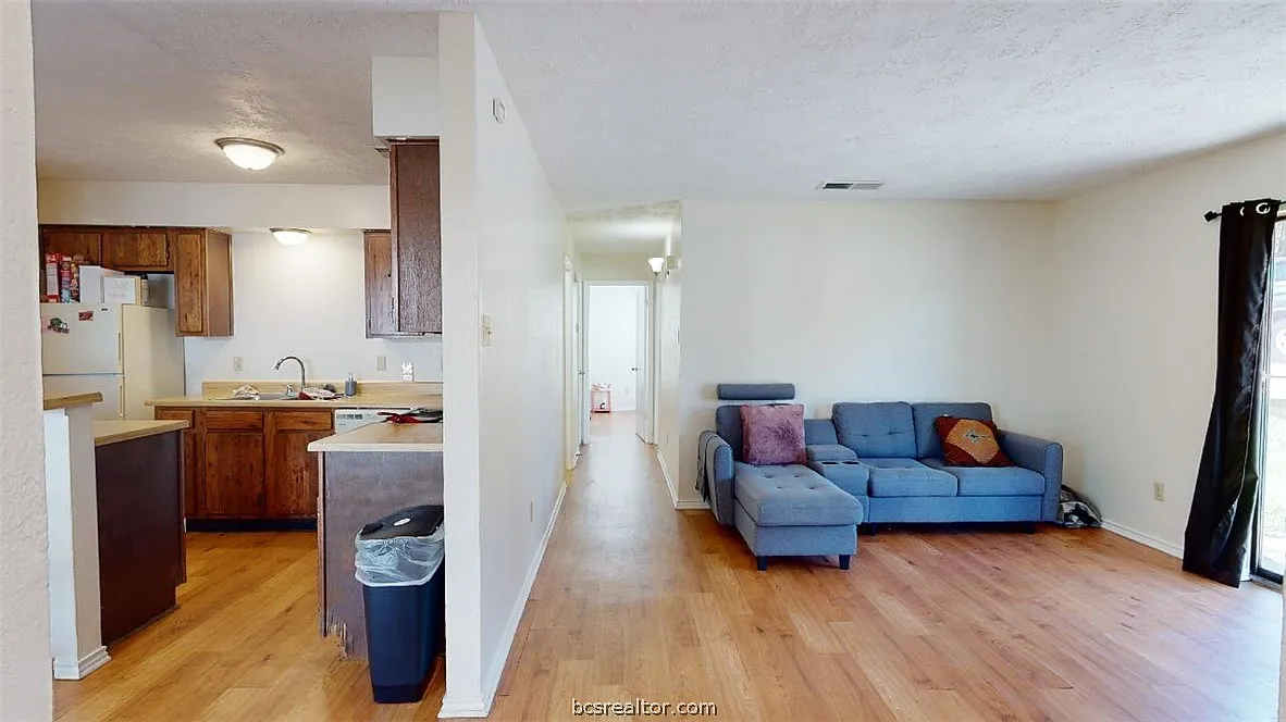2 bed, 1.5 bath, 1028 sqft, $950 — Photo 3
