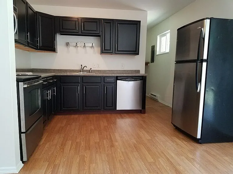 1665 Saratoga Dr — Photo 2