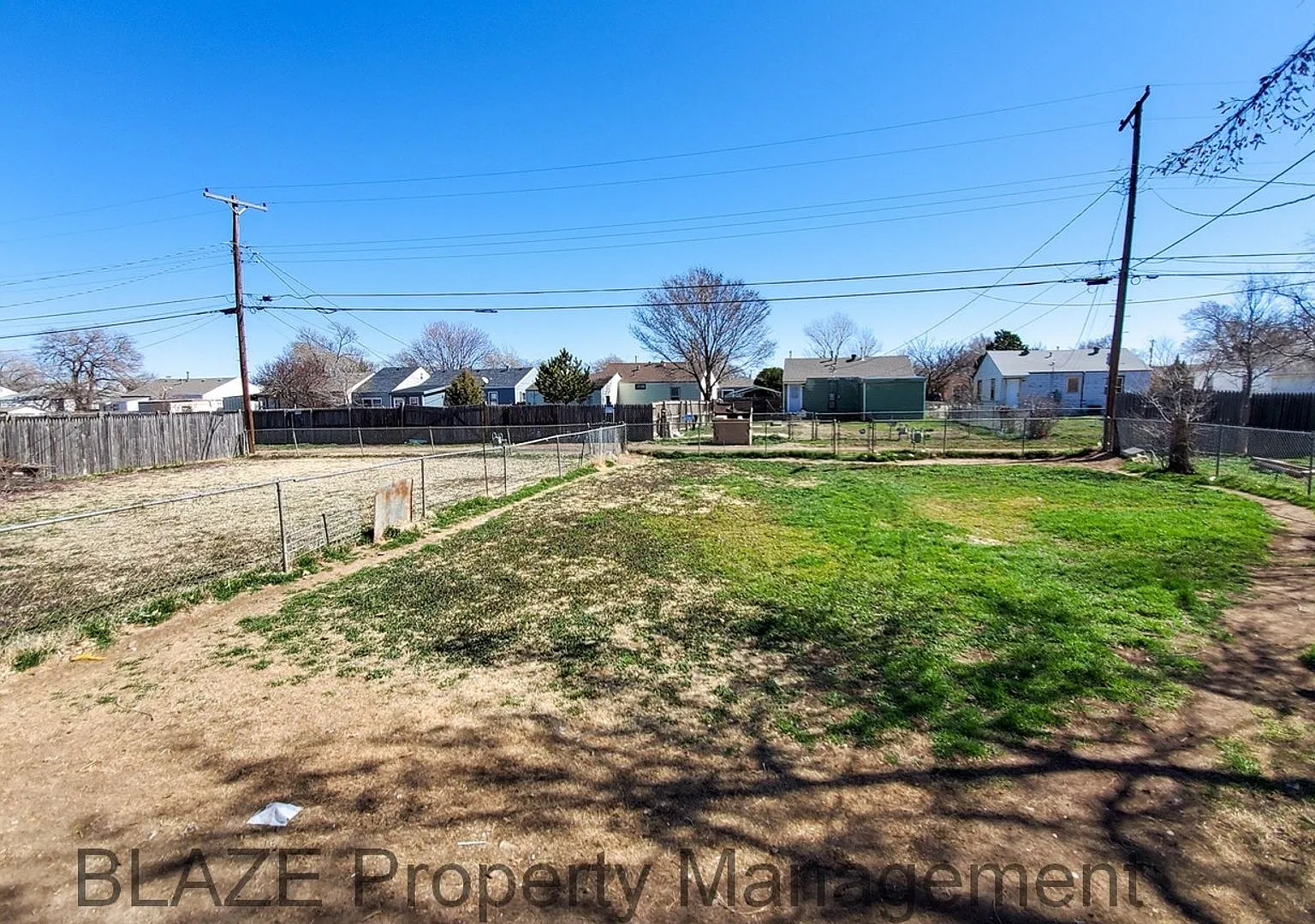 2 Bedroom in Lawndale — Photo 2