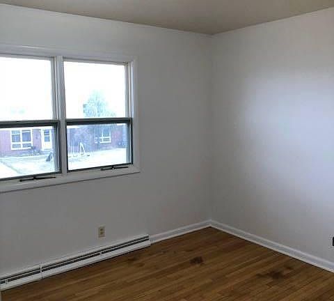 4th image of 366 Pine St