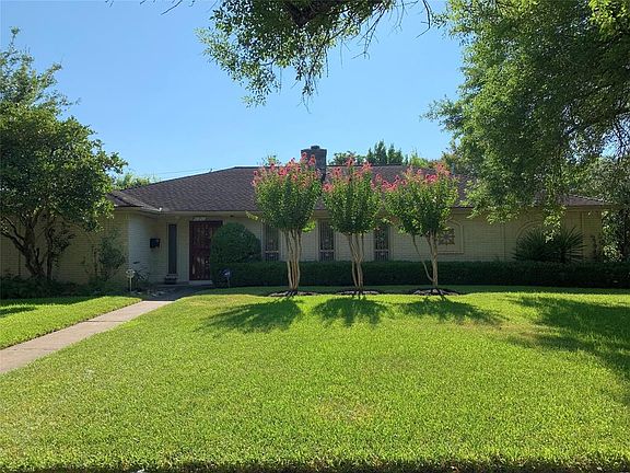 Blooming Crepe Myrtles and shade trees. Sprinkler system in front and backyard.